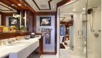 BLIND DATE -Master ensuite